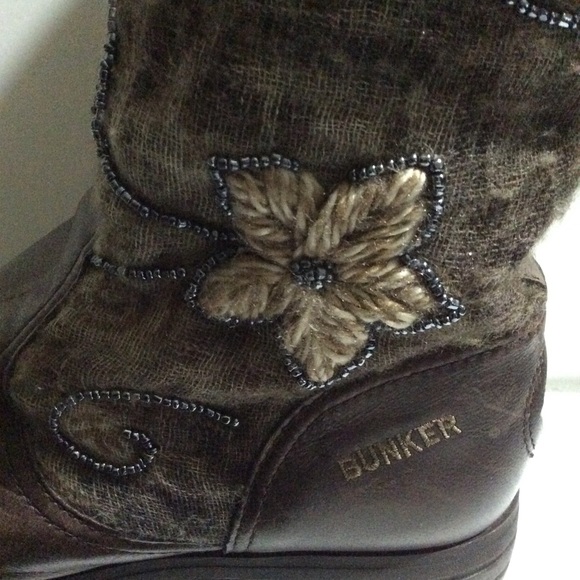 Unusual Bunker leather embroidered slouch boots - Picture 7 of 16